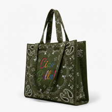 Görseli Galeri görüntüleyiciye yükleyin, Personalized Quilted Bandana Shoulder Bag
