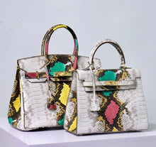 Lataa kuva Galleria-katseluun, Platinum Green Snake Pattern Bag
