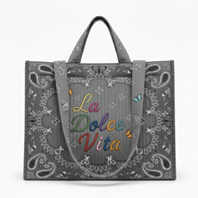 Görseli Galeri görüntüleyiciye yükleyin, Personalized Quilted Bandana Shoulder Bag
