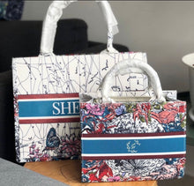 Charger l&#39;image dans la galerie, Printed Crossbody Book Tote - Limited Edition

