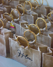 Carica l'immagine nel visualizzatore di Gallery, Jute Tote with Bamboo Handle | 60pcs Travellers Hat Boutique
