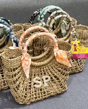 Afbeelding in Gallery-weergave laden, Personalized Mini Abaca Basket
