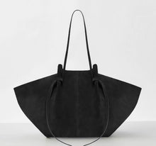 Carica l&#39;immagine nel visualizzatore di Gallery, Velvet Tote Bag
