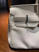 Cargar imagen en el visor de la galería, Chelsea White Handbag
