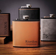 Cargar imagen en el visor de la galería, Personalized Men&#39;s Leather Whisky Flask
