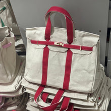 Carica l'immagine nel visualizzatore di Gallery, Two Tone Canvas Bag Travellers Hat Boutique
