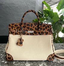 Cargar imagen en el visor de la galería, 35cm Leopard Canvas Bag
