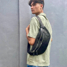 Cargar imagen en el visor de la galería, Men's Python Sling Bag
