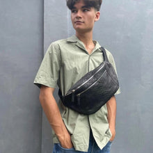 Cargar imagen en el visor de la galería, Men's Python Sling Bag
