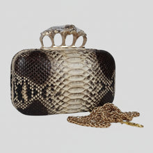 Carica l&#39;immagine nel visualizzatore di Gallery, Python Skull Clutch
