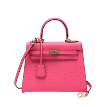 Carica l&#39;immagine nel visualizzatore di Gallery, Ostrich Handbag with Initials
