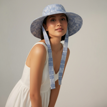 Cargar imagen en el visor de la galería, Loom weaving hat
