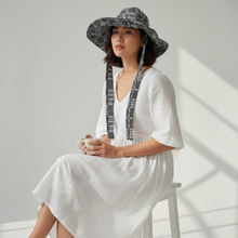 Cargar imagen en el visor de la galería, Weaving Loom Bucket Hat
