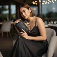 Carica l&#39;immagine nel visualizzatore di Gallery, Evening Black Clutch
