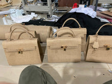 Cargar imagen en el visor de la galería, Eco friendly kelly style tote bags made from natural jute fabric with gold lock closures
