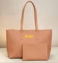 Cargar imagen en el visor de la galería, Laptop Leather Handbag
