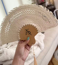 Cargar imagen en el visor de la galería, Wooden Hand Fan
