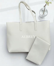 Cargar imagen en el visor de la galería, Laptop Leather Handbag
