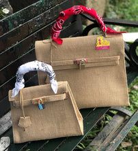 Cargar imagen en el visor de la galería, Travellers Hat Boutique eco friendly kelly style tote bags in natural burlap with colorful bandana handles

