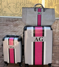 Carregar imagem no visualizador da galeria, Custom Monogram Luggage

