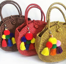 Lataa kuva Galleria-katseluun, Handle Native Round Bag
