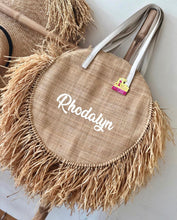 Carica l&#39;immagine nel visualizzatore di Gallery, Raffia Round Bag
