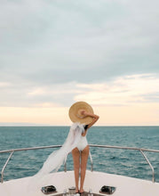 Load image into Gallery viewer, Bridal Hat with Long Veil
