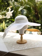 Carica l&#39;immagine nel visualizzatore di Gallery, Retro Bridal Tulle Hat
