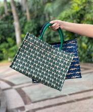 Load image into Gallery viewer, Picnic Pattern Tote
