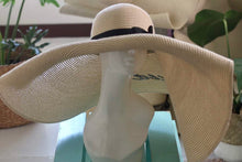 Carregar imagem no visualizador da galeria, Straw Giant Hat
