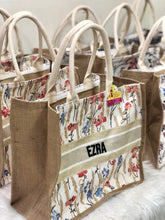 Carregar imagem no visualizador da galeria, Burlap Book Tote
