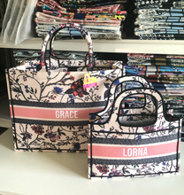 Charger l&#39;image dans la galerie, Embroidered Book Tote
